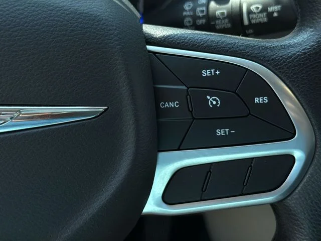 Used 2021 White Chrysler L image 26