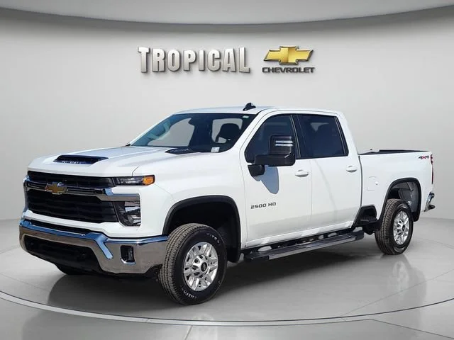 Used 2025 Summit White Chevrolet LT image 1