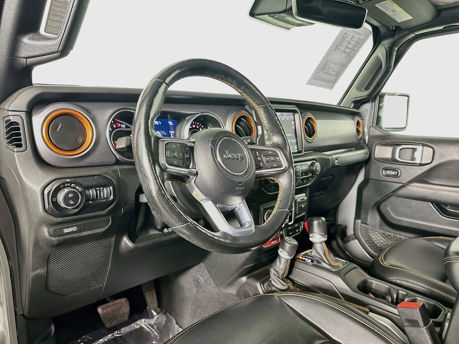 Used 2021 Sting-Gray Clearcoat Jeep Mojave image 10