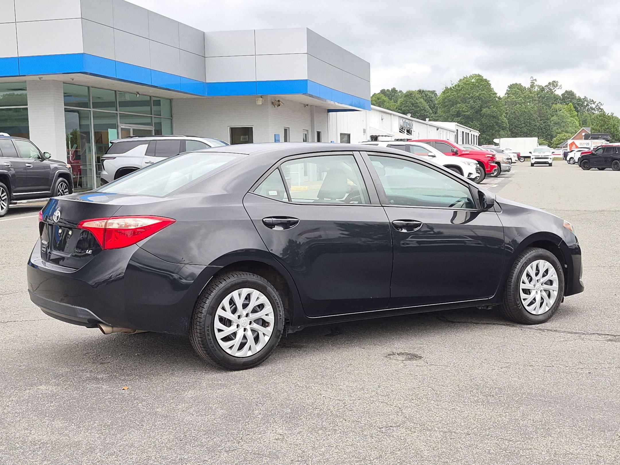 Used 2018  Toyota L image 5