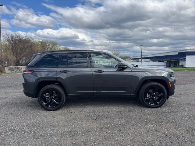 Used 2023 Gray Jeep Altitude X image 6