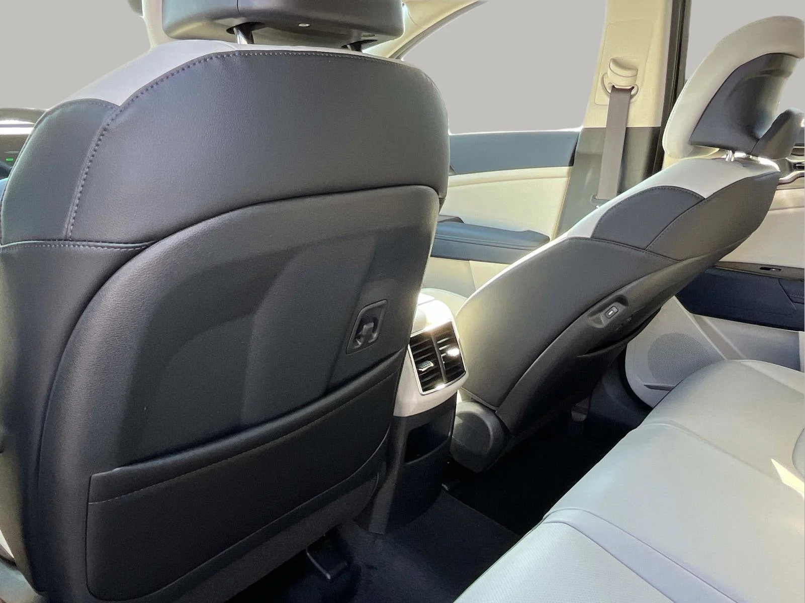 2025 Kia Sportage EX Hybrid - Photo 15