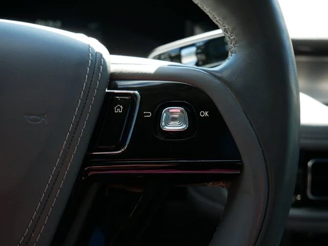 Used 2021 White Lincoln Reserve image 20