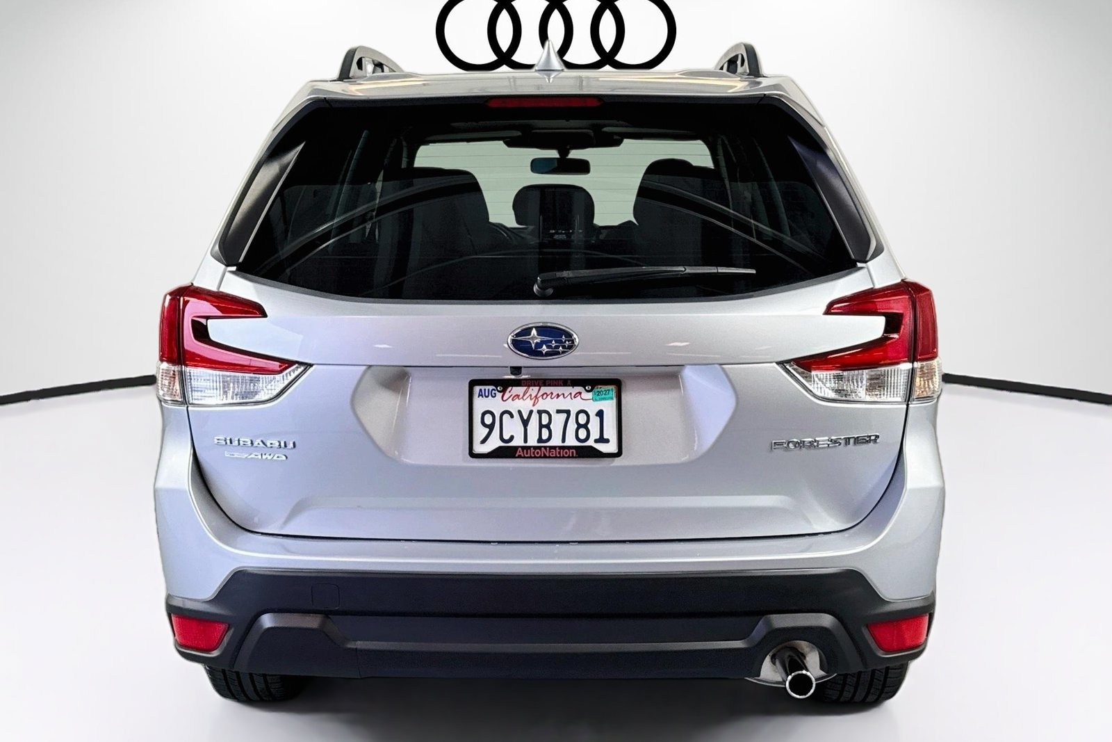 Used 2022 Ice Silver Metallic Subaru Premium image 6