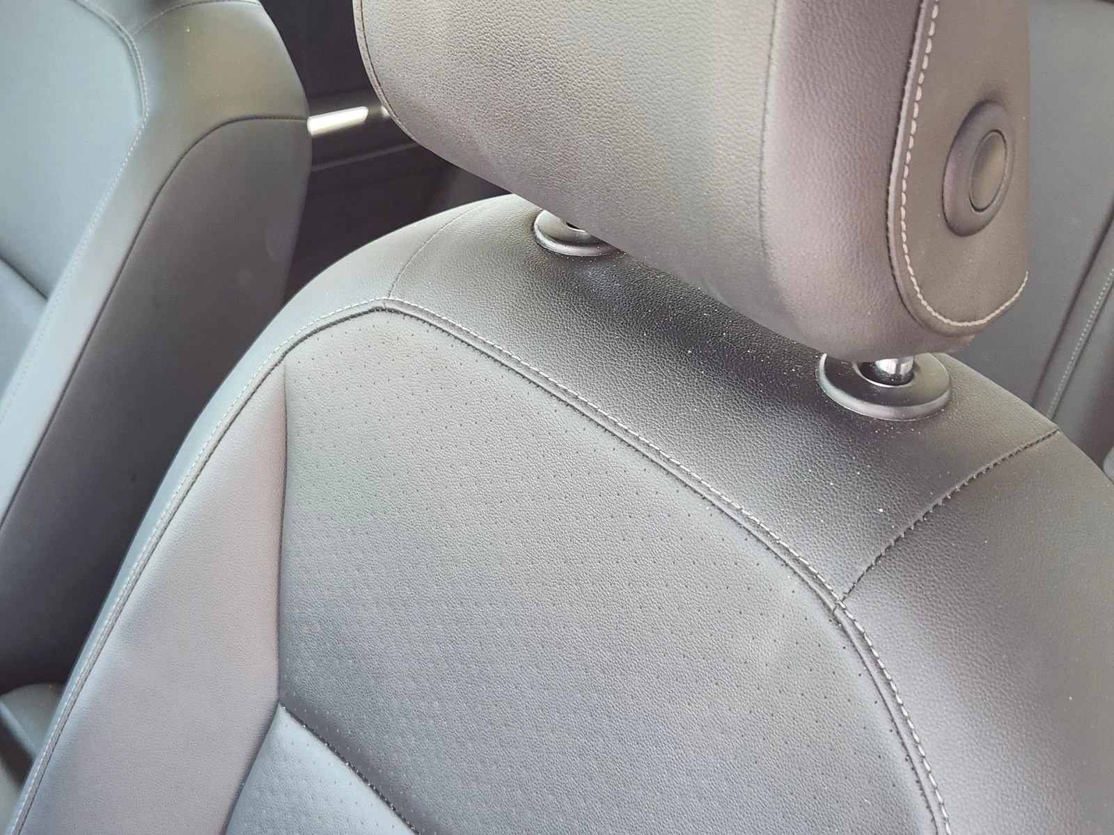 Used 2018 Green Volkswagen 2.0T SE image 14