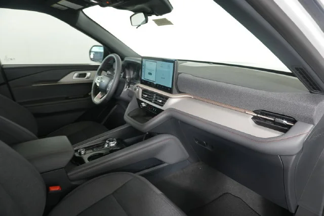 New 2027 Avalanche Gray Ford Active image 32