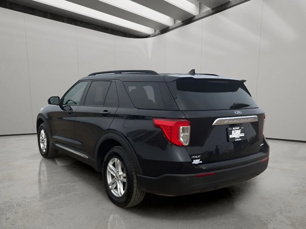 Used 2021 Agate Black Metallic Ford XLT image 3