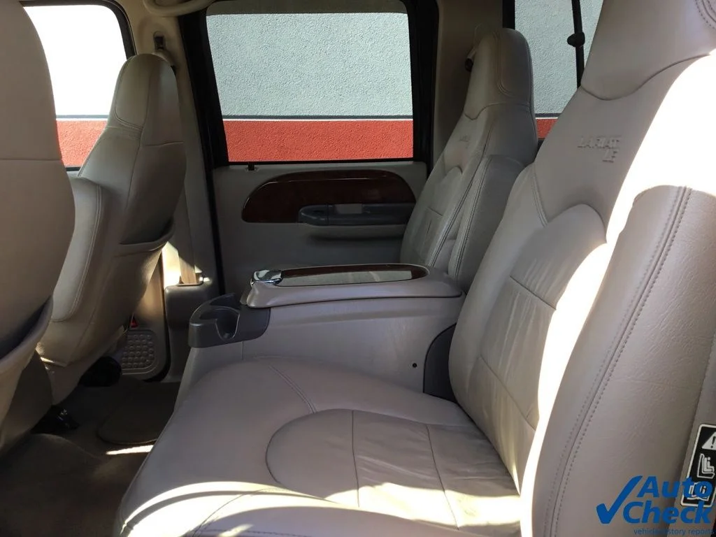 Used 2000 Black Ford Lariat image 28