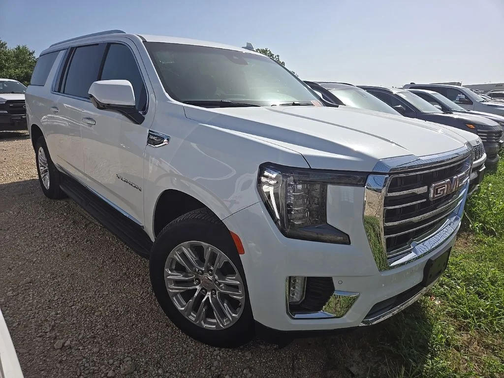 Used 2024 White GMC SLT image 4