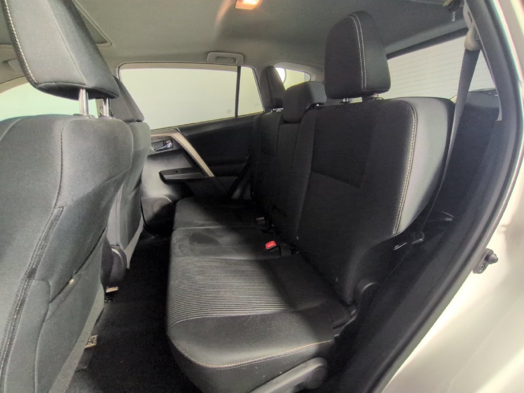 2015 Toyota RAV4 XLE - Photo 19