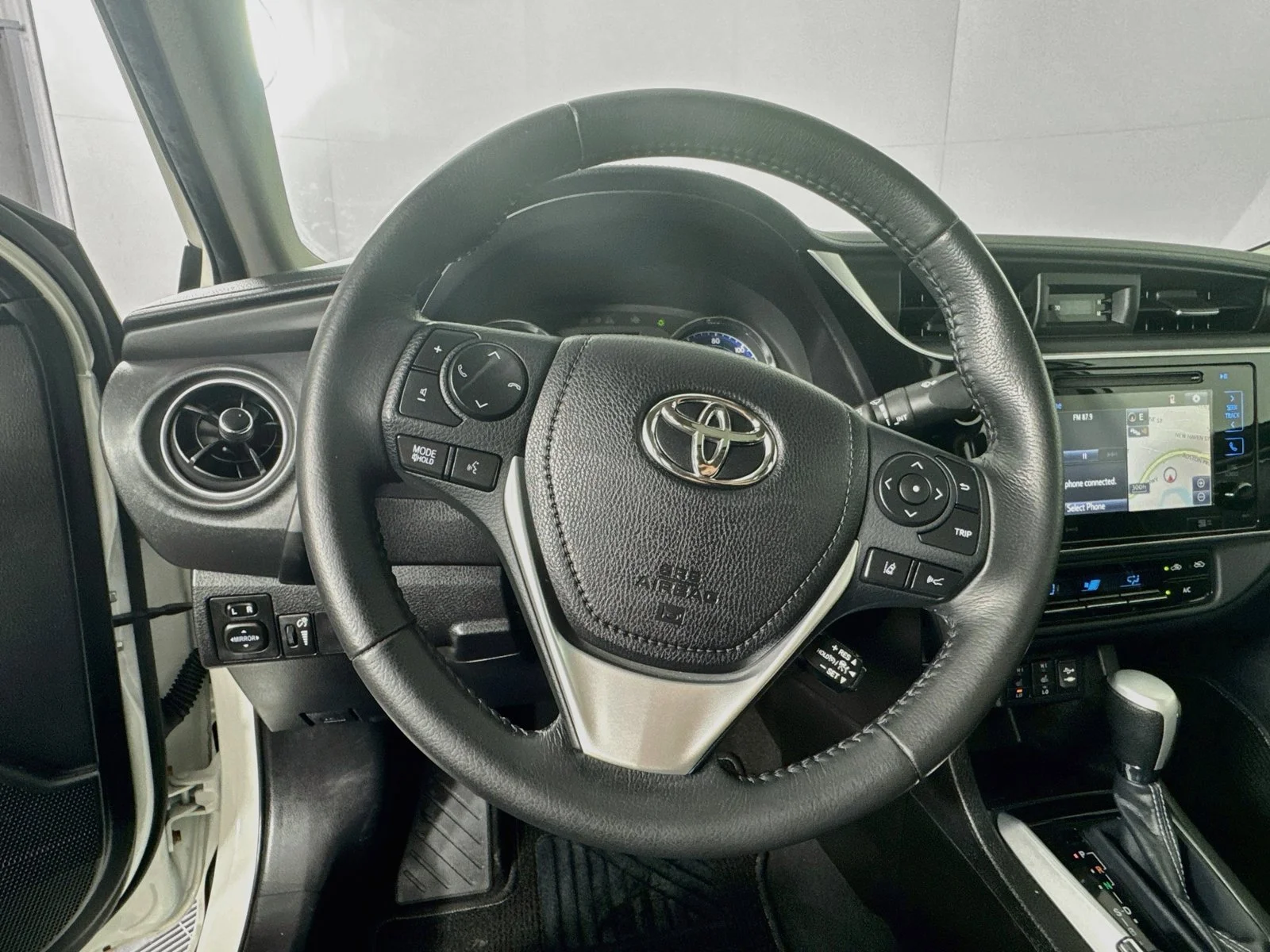 Certified Used 2019 White Toyota XLE image 11