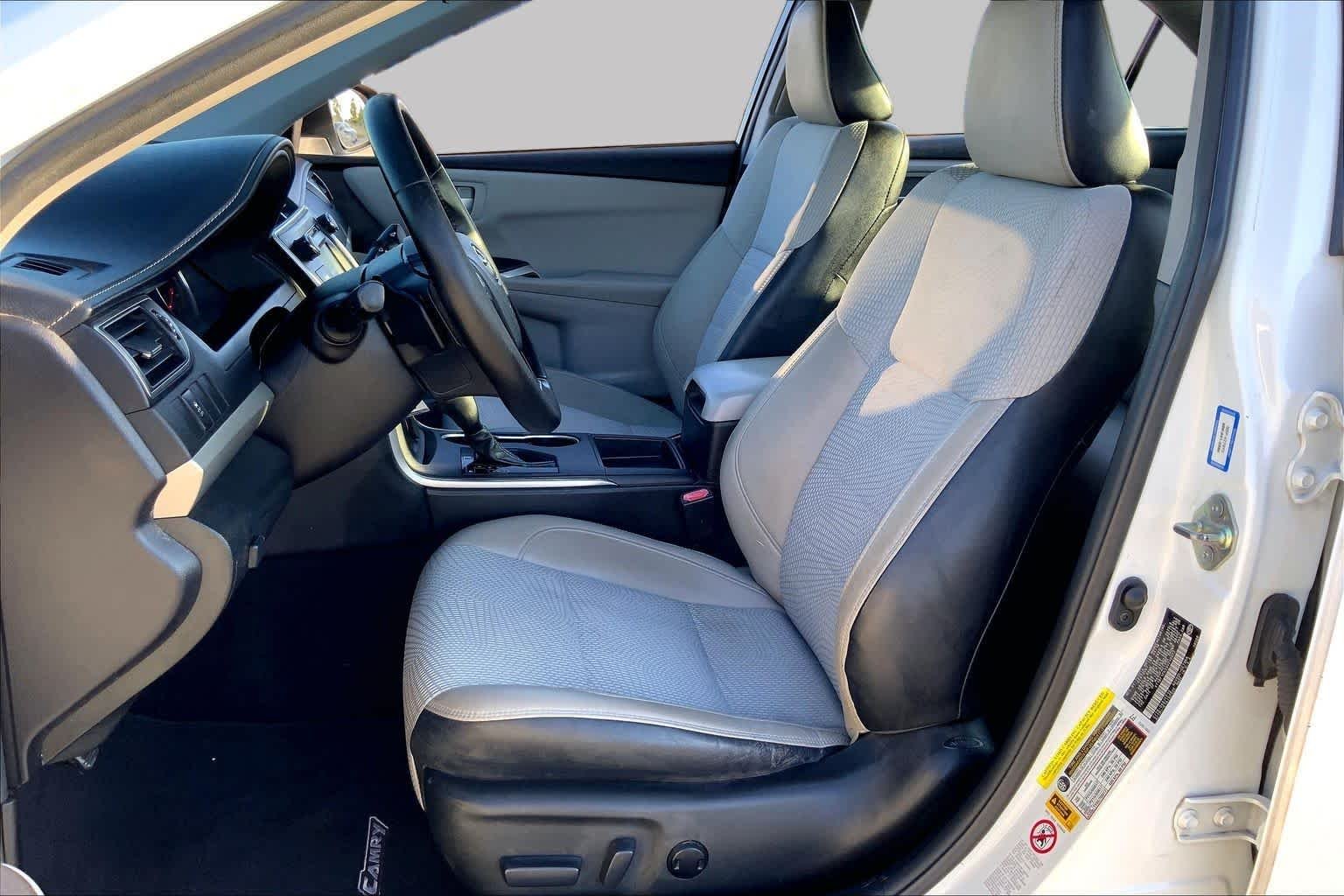 Used 2016 Super White Toyota SE image 8