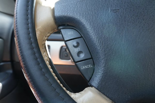 Used 2005 Gold Ford Base image 18