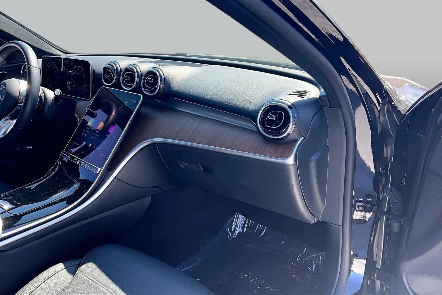 2025 Mercedes-Benz C-Class Sedan C 300 - Photo 19