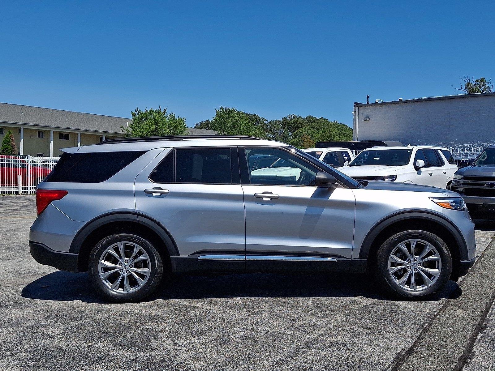 Certified Used 2023 Iconic Silver Ford XLT image 7