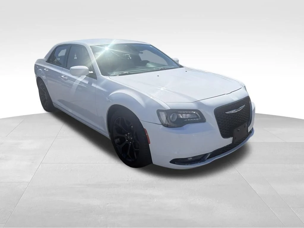 Used 2019 White Chrysler S image 3
