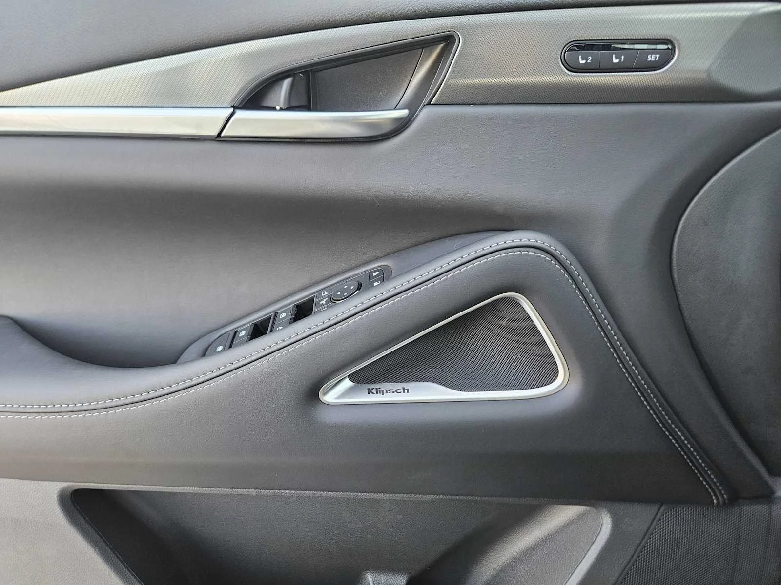 2027 INFINITI QX60 LUXE - Photo 17