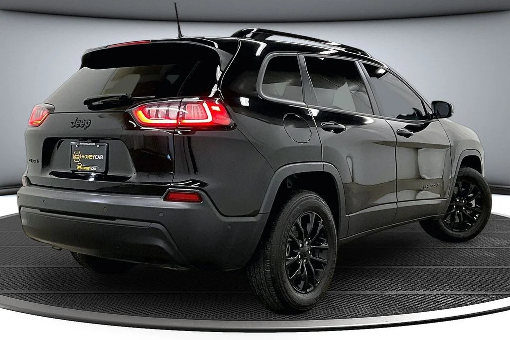 Used 2023 Black Jeep Altitude image 6