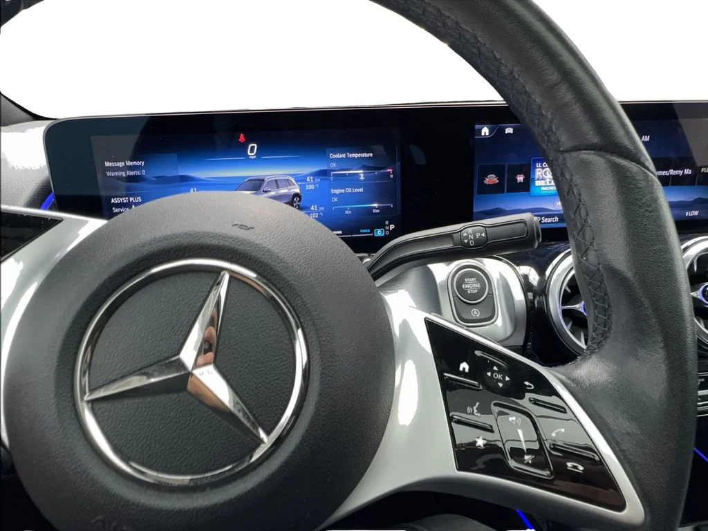 Used 2025 Black Mercedes-Benz GLB 250 image 38