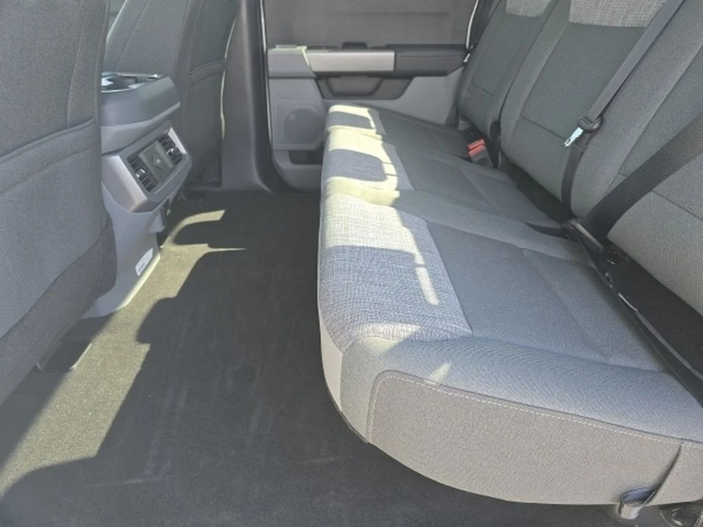 New 2026 Oxford White Ford F-250® XLT image 11