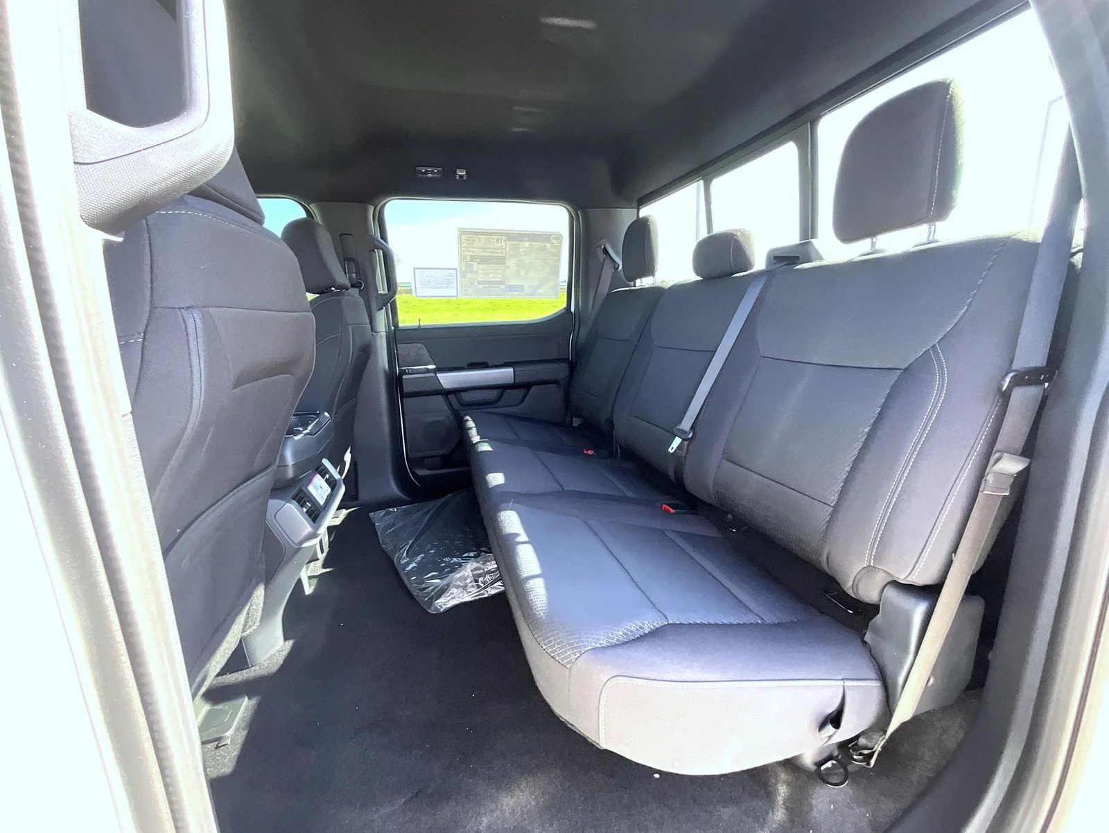 New 2026 Oxford White Ford XLT image 14