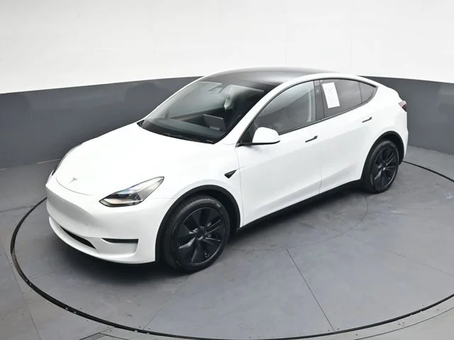 Used 2025  Tesla Long Range image 26