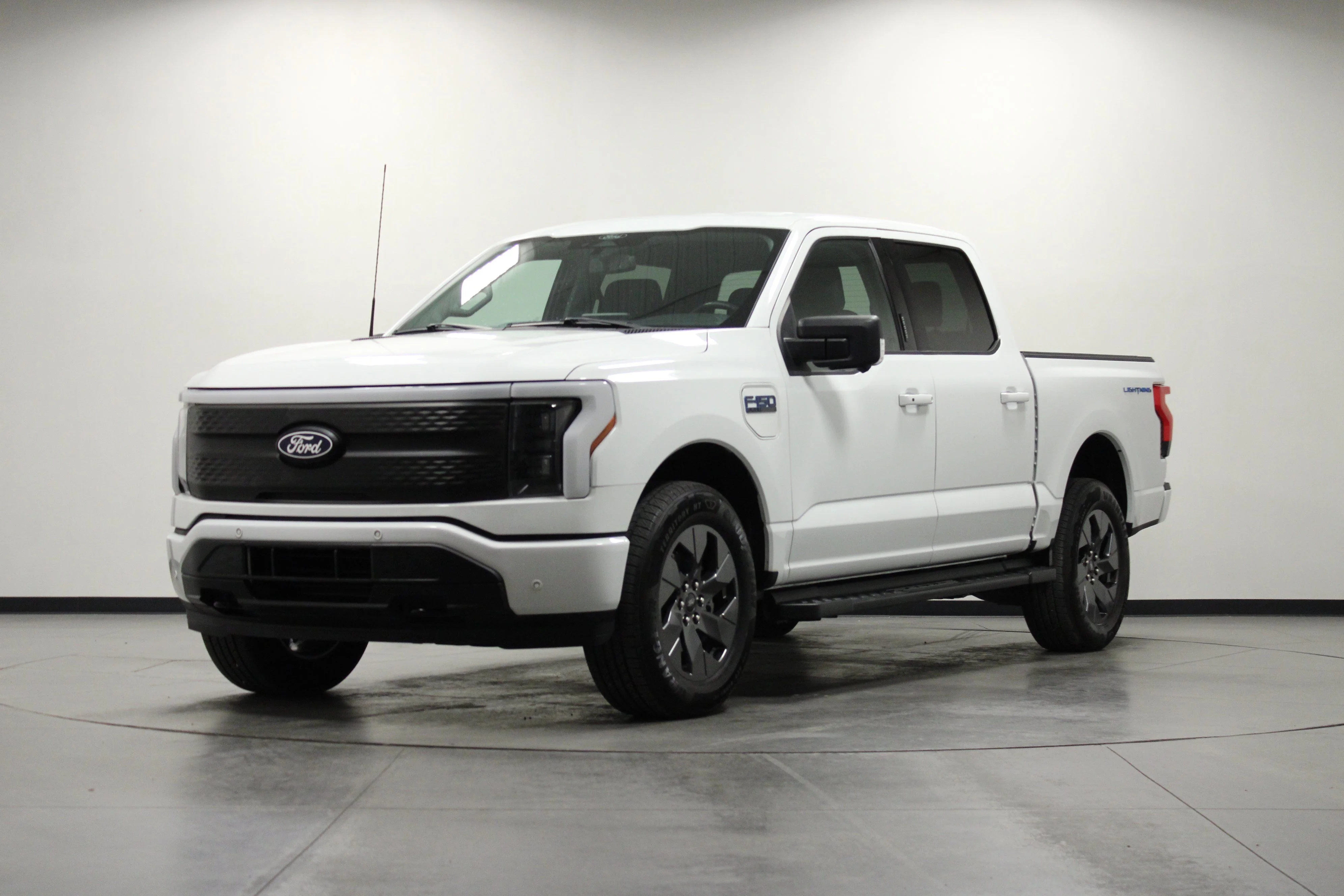 Used 2024 Oxford White Ford Flash image 8