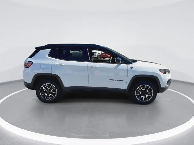 Used 2025 White Jeep Trailhawk image 9