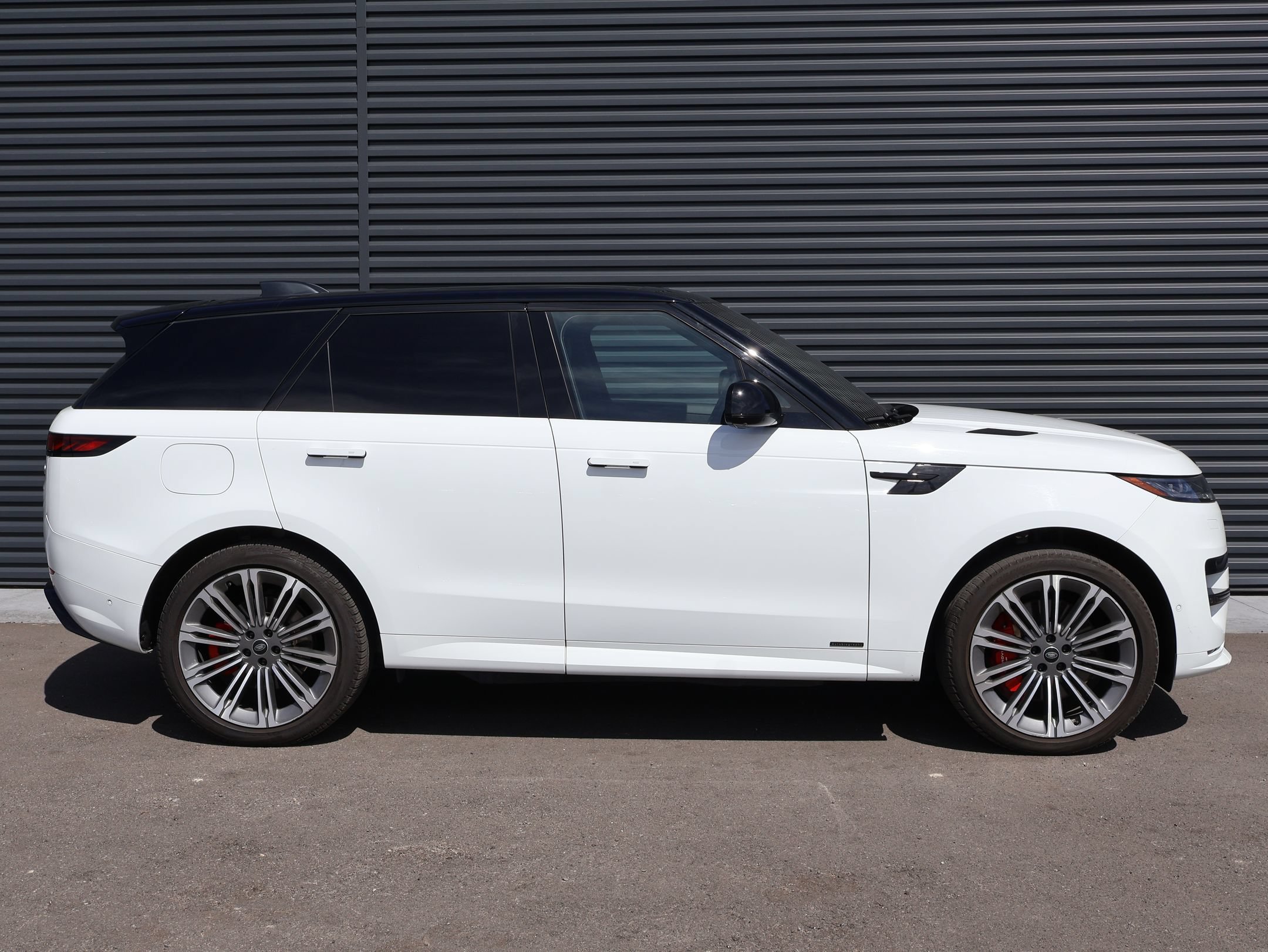 Used 2023 Fuji White Land Rover Autobiography image 10