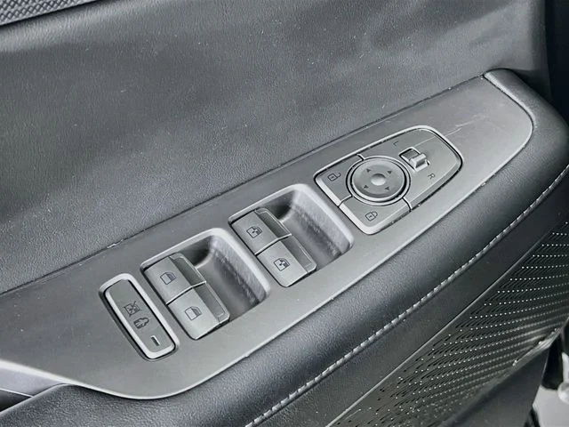 Used 2023 Black Hyundai Limited image 9