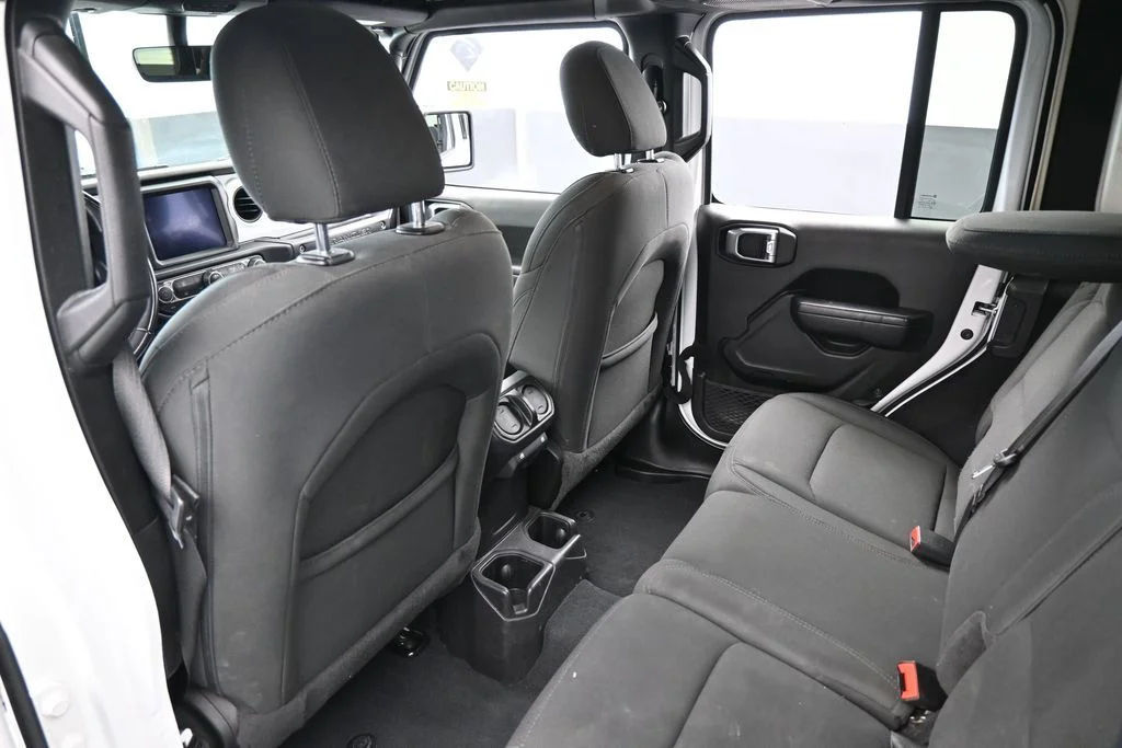 Used 2022 Bright White Clearcoat Jeep Unlimited Sport Altitude image 32