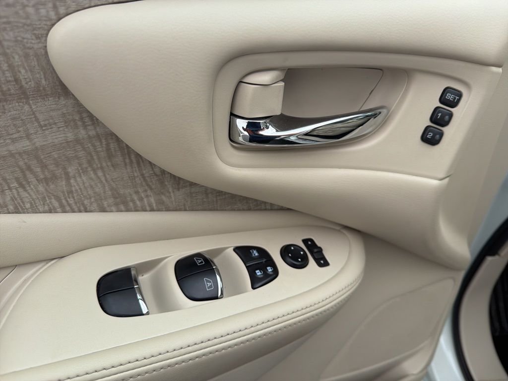 Used 2019 White Nissan SL image 27