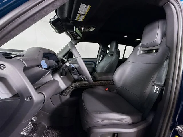 New 2026 Sargasso Blue Premium Metallic Land Rover OCTA image 11