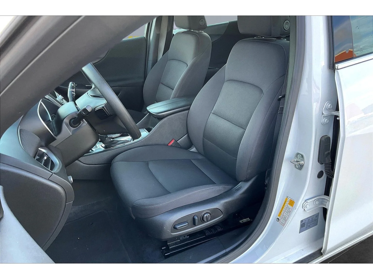 Used 2025 Summit White Chevrolet 1LT image 17