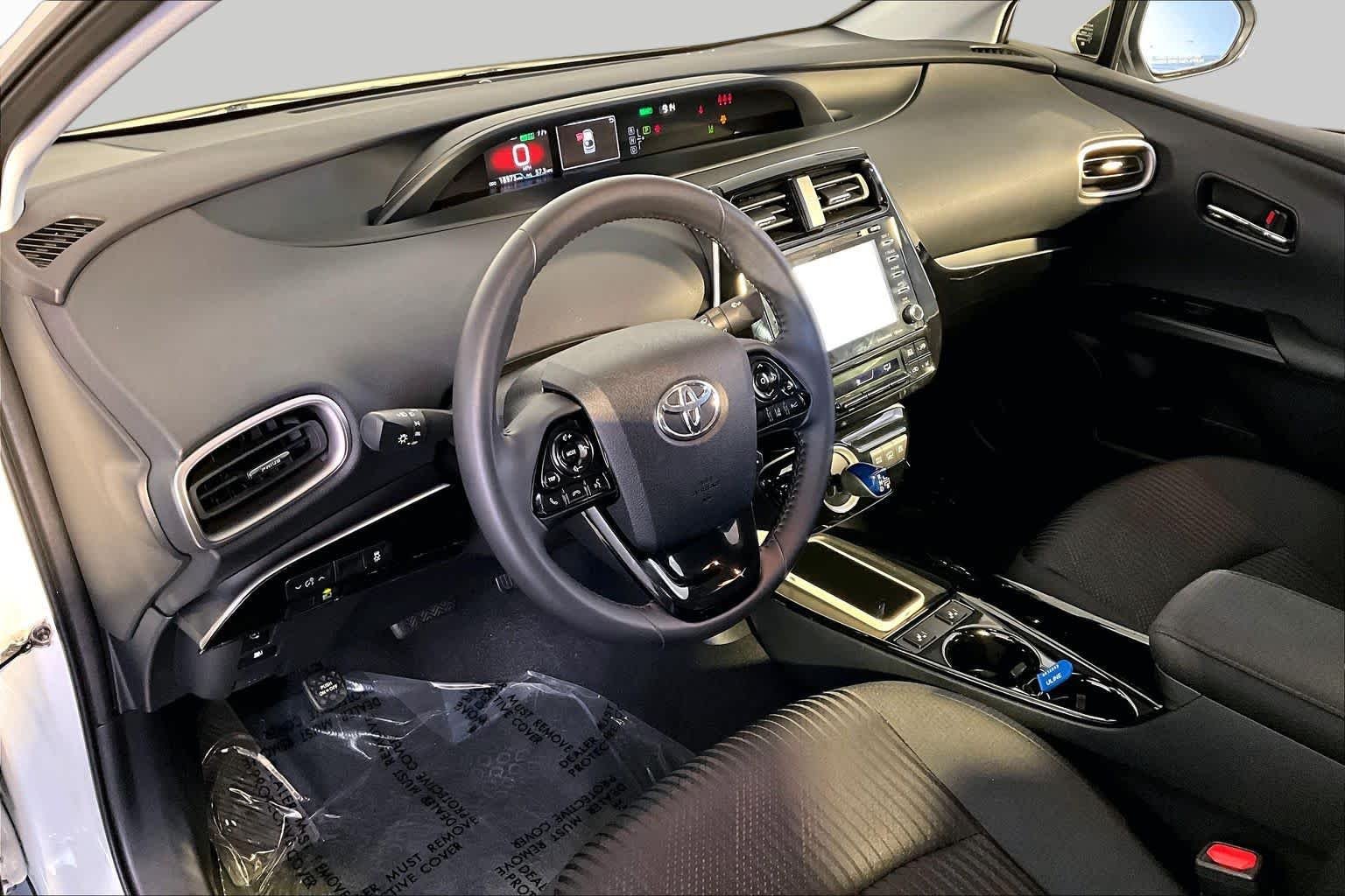 Used 2022 Wind Chill Pearl Toyota LE image 17