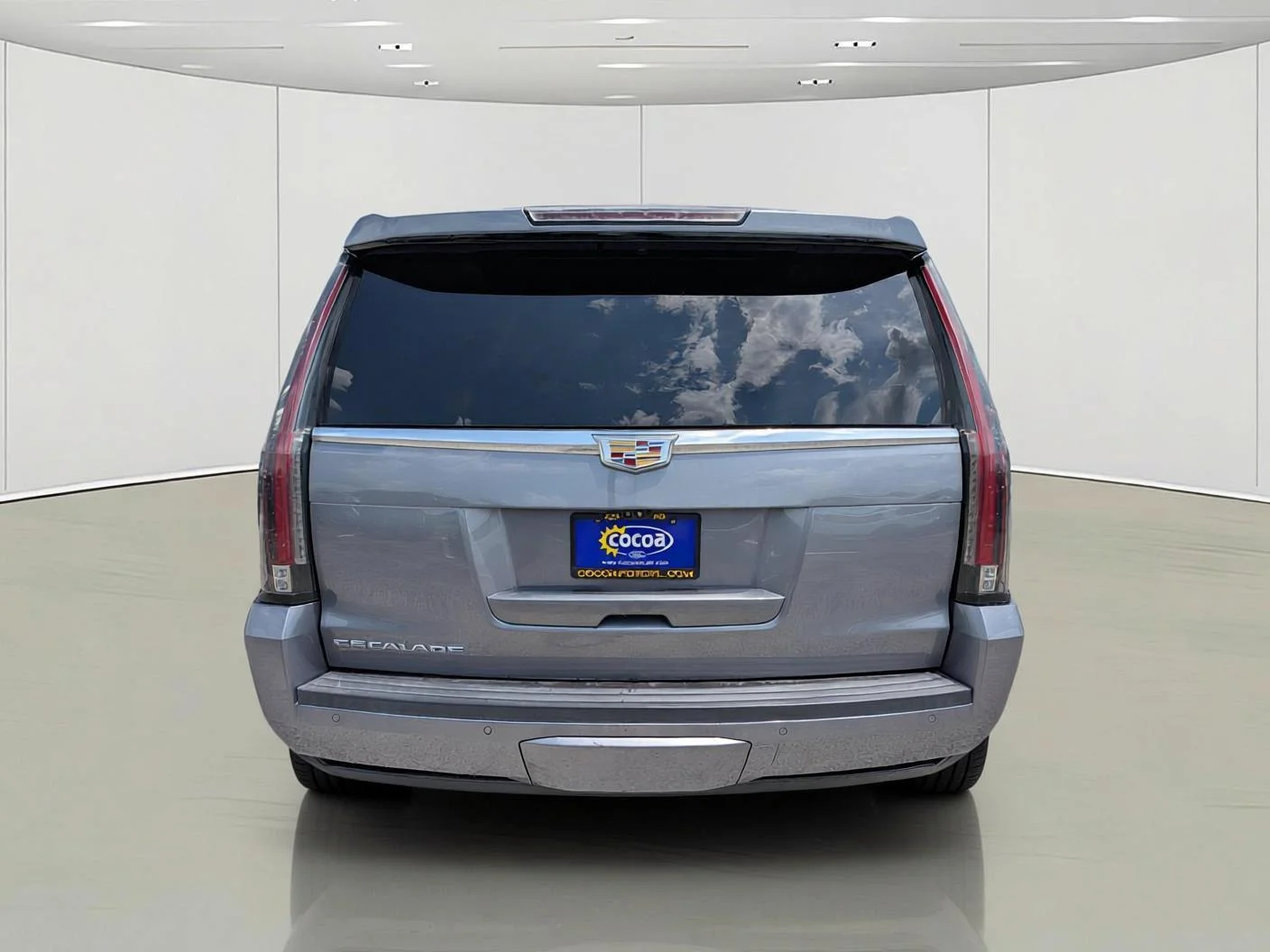 Used 2018 Gray Cadillac Luxury image 7
