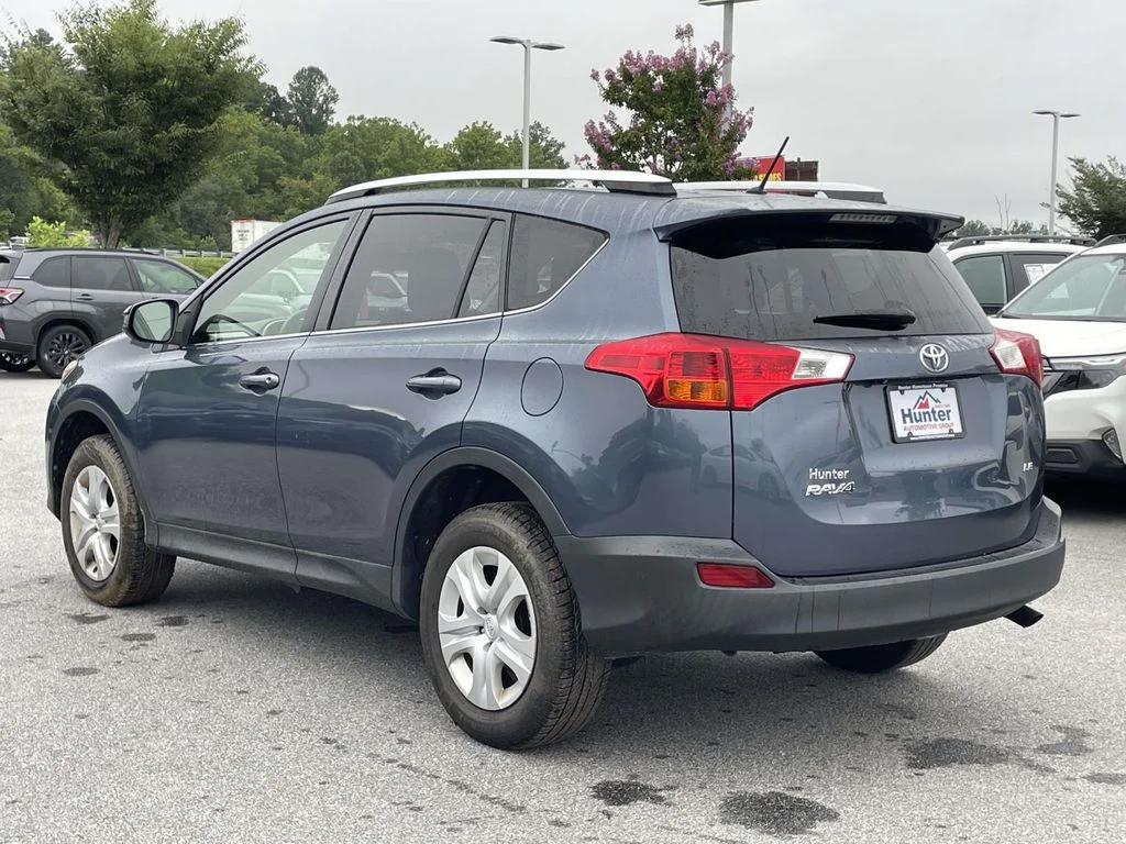Used 2014 Shoreline Blue Pearl Toyota LE image 29