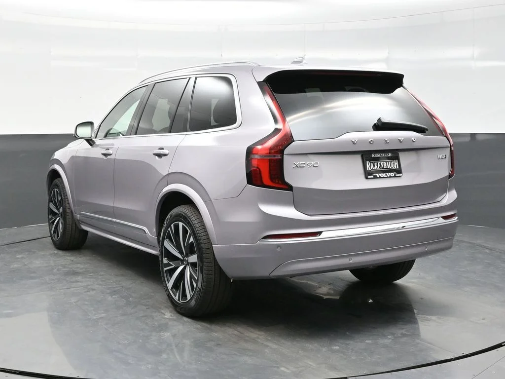 Used 2026 Aurora Silver Volvo Core image 5