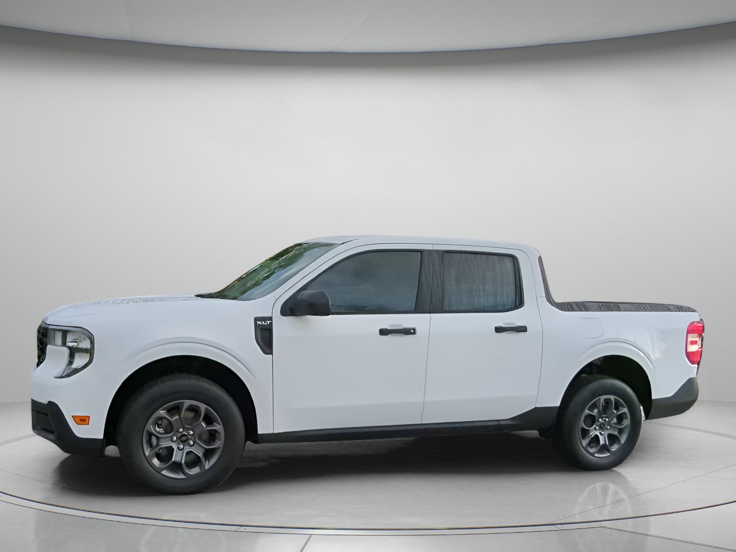New 2026 Oxford White Ford XLT image 12
