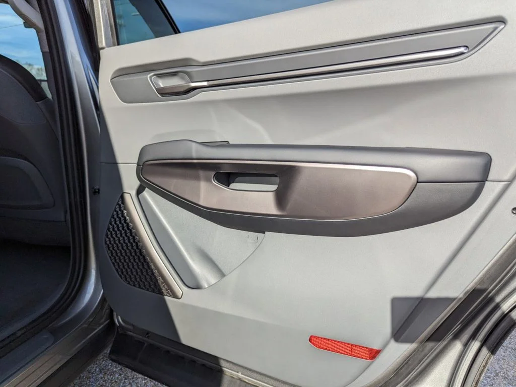 New 2024 Pebble Gray Kia Light RWD image 31