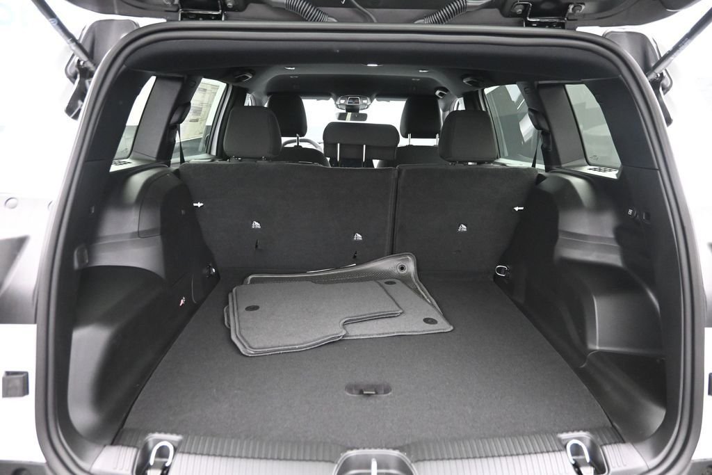New 2026 Bright White Clearcoat Jeep Laredo image 9