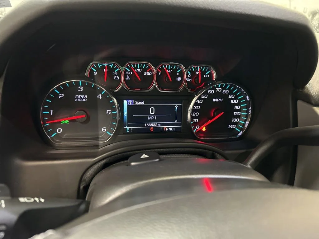 Used 2019 SHADOW GRAY METALLIC Chevrolet LT image 19