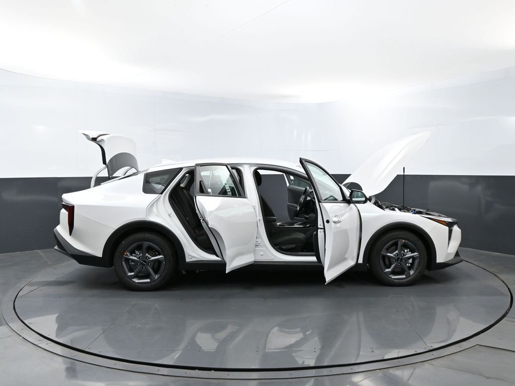 New 2026 Snow White Pearl Kia LXS image 28