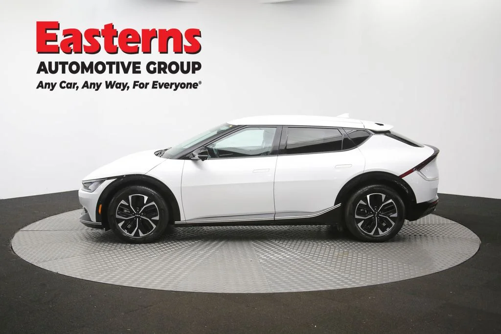 Used 2024 White Kia Wind image 62