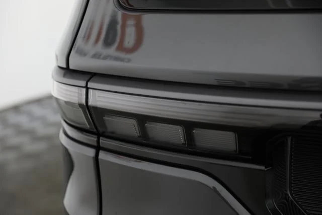 New 2026 Baltic-Gray Metallic Clear-Coat Exterior Paint Jeep Limited Altitude image 33