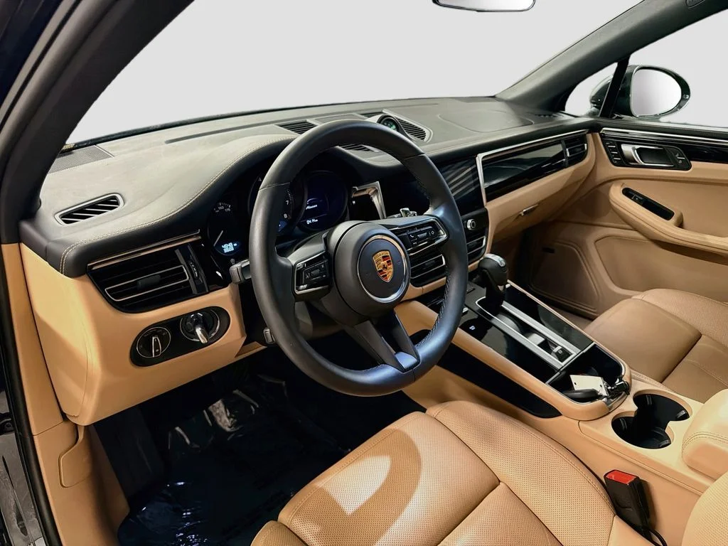 Used 2026  Porsche  image 4