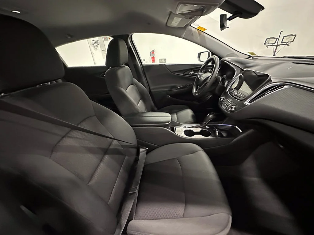 Used 2020 SILVER ICE METALLIC Chevrolet LT image 25