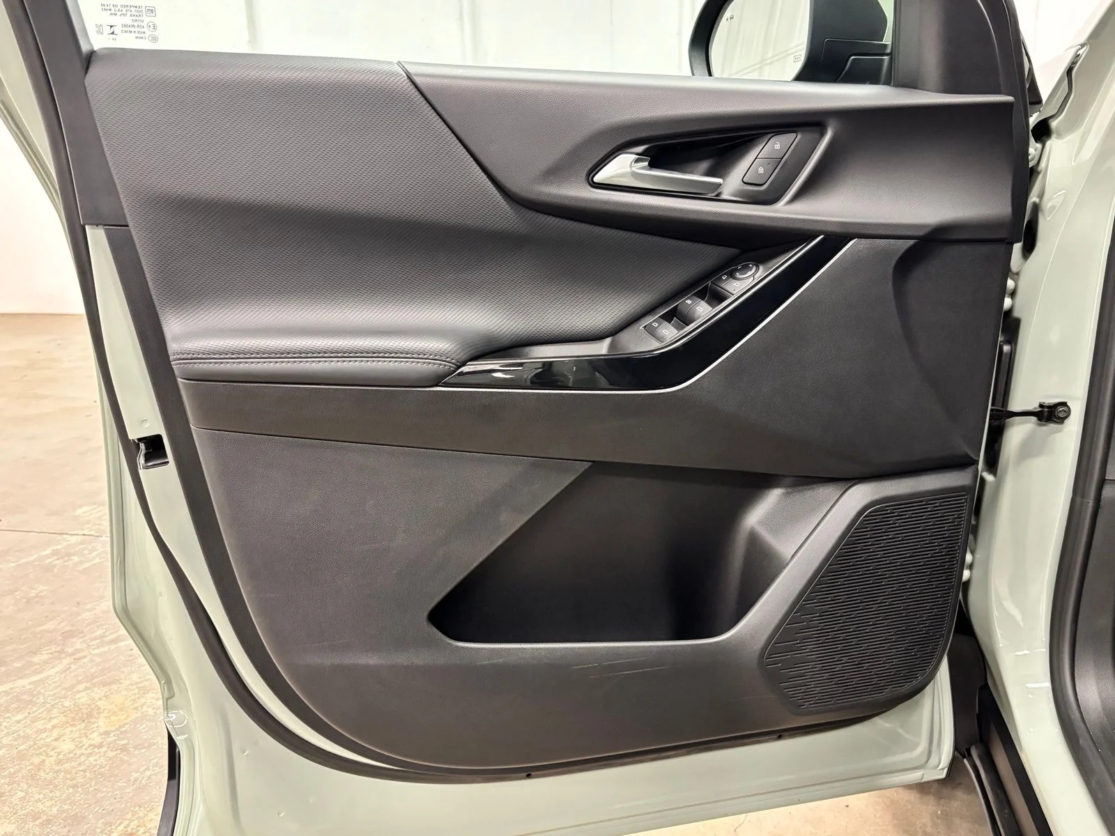 Used 2025 Green Chevrolet LT image 18