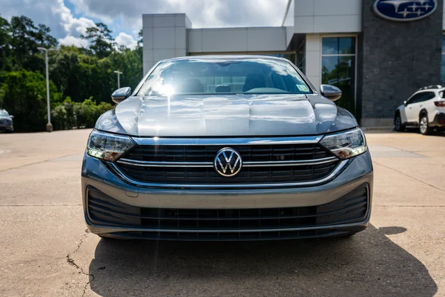Used 2022 Gray Volkswagen SE image 12