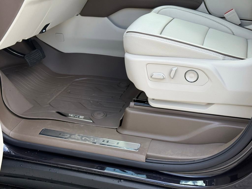 2026 GMC Yukon XL Denali - Photo 18